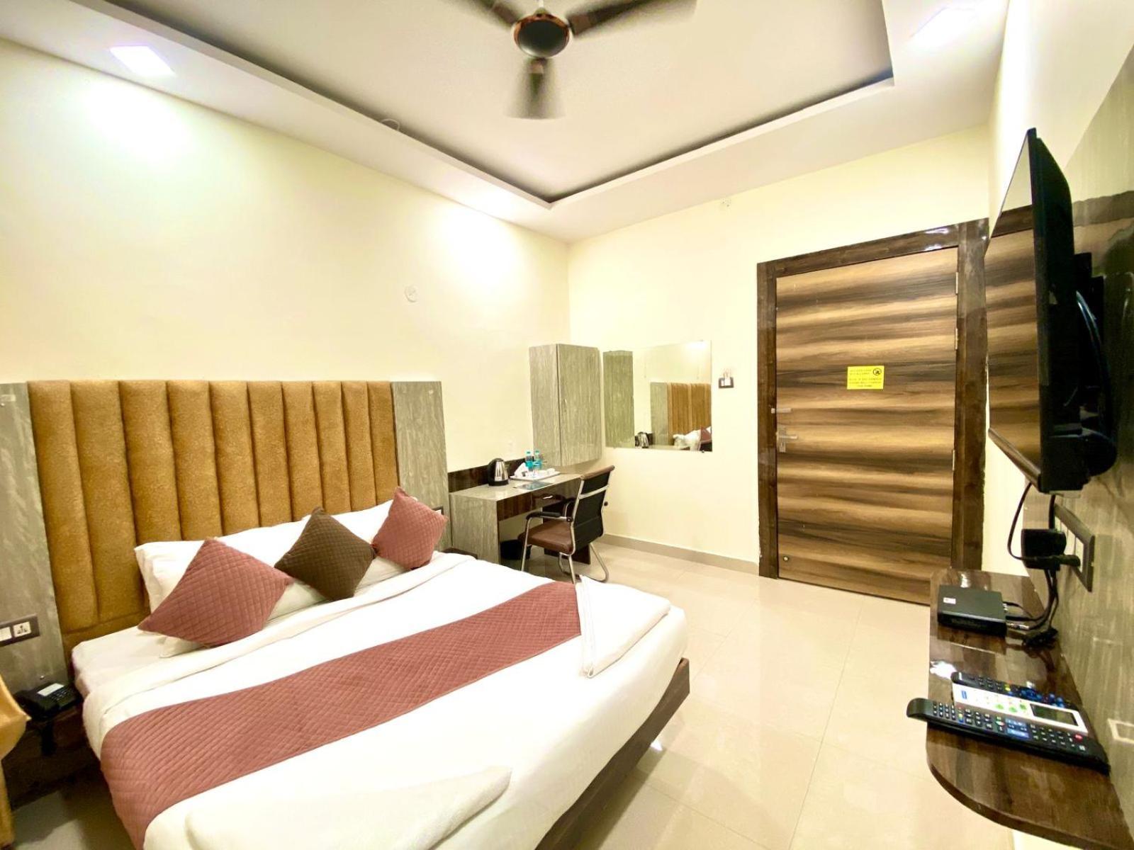 שמשבאד Hotel Sky International- Airport Zone Hyderabad מראה חיצוני תמונה