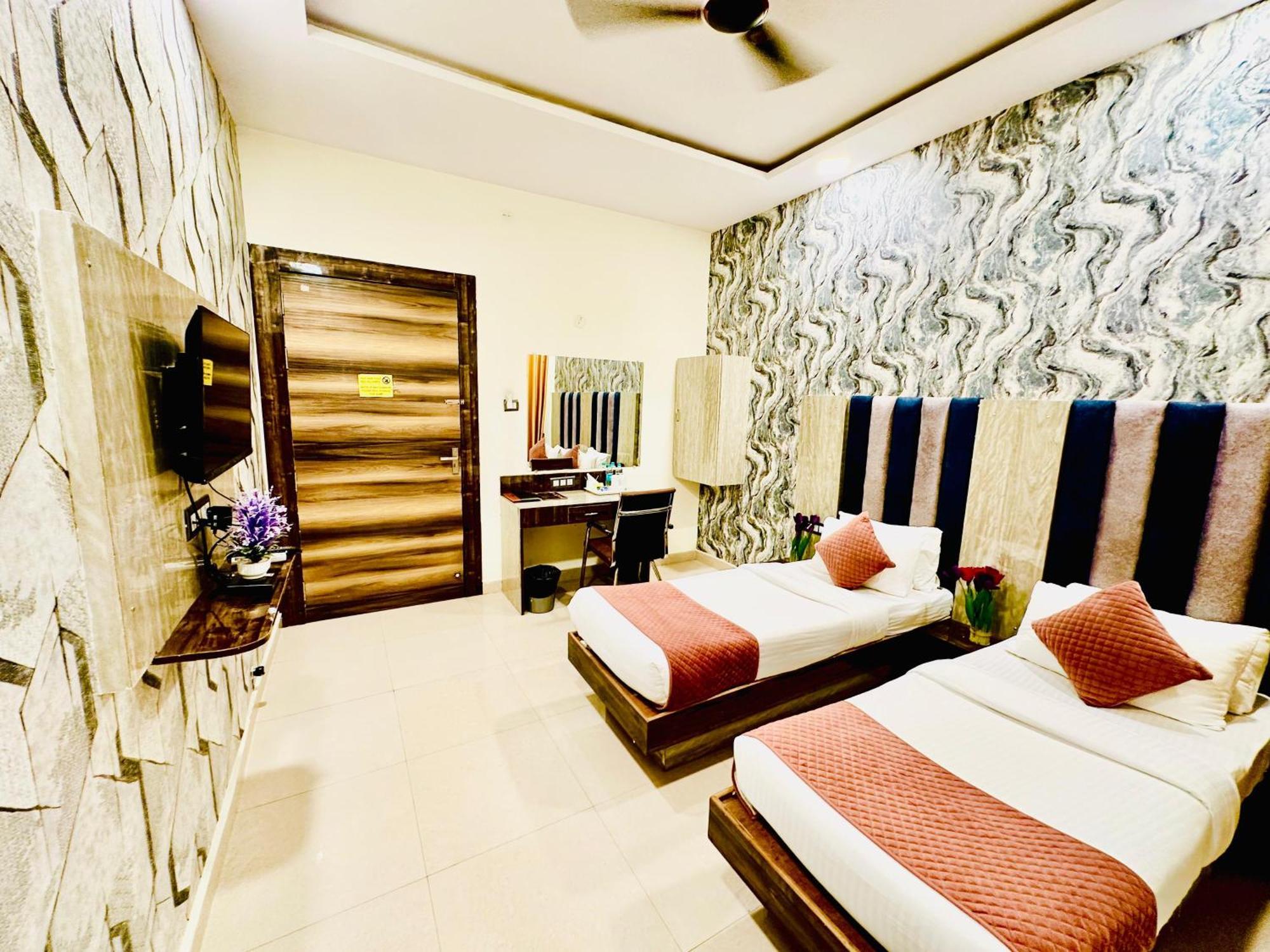 שמשבאד Hotel Sky International- Airport Zone Hyderabad מראה חיצוני תמונה