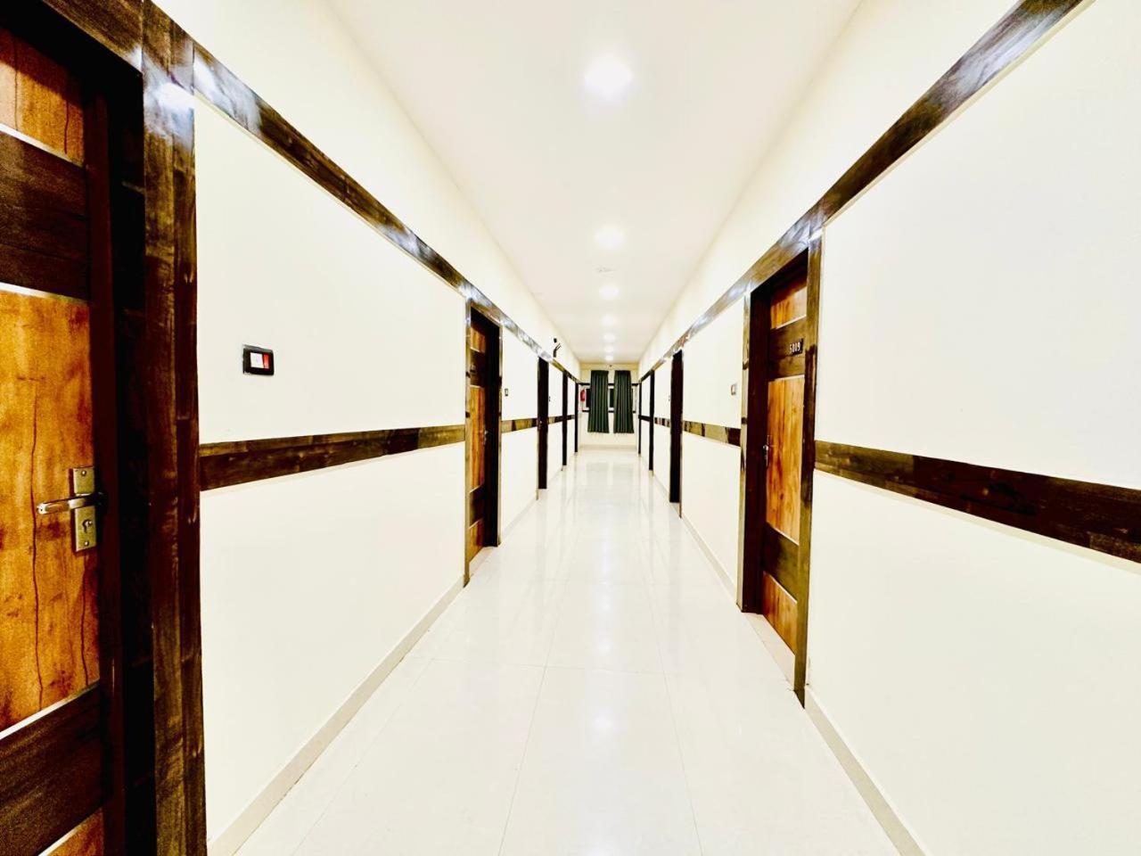 שמשבאד Hotel Sky International- Airport Zone Hyderabad מראה חיצוני תמונה