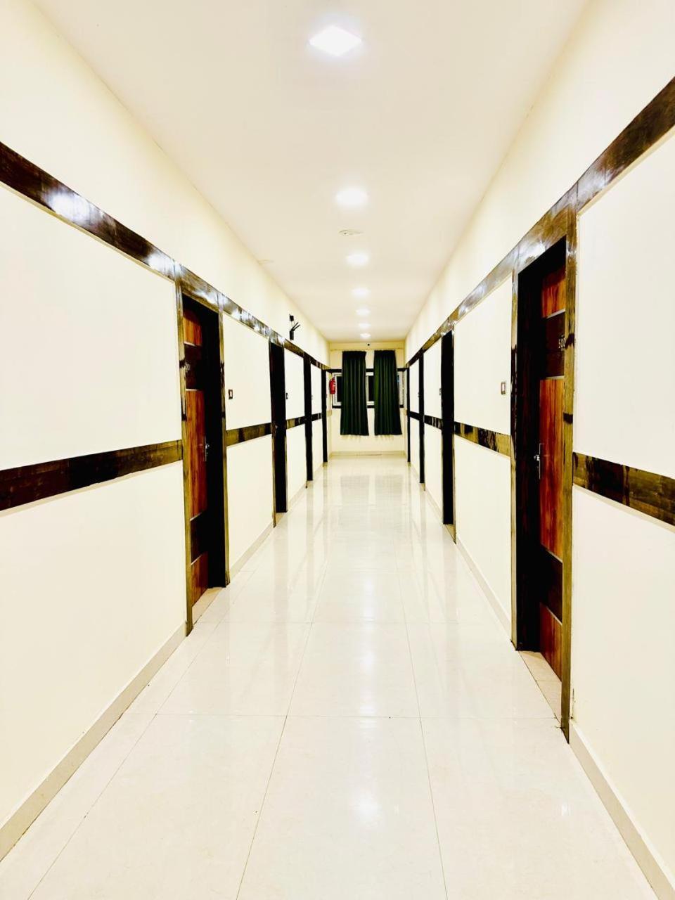 שמשבאד Hotel Sky International- Airport Zone Hyderabad מראה חיצוני תמונה